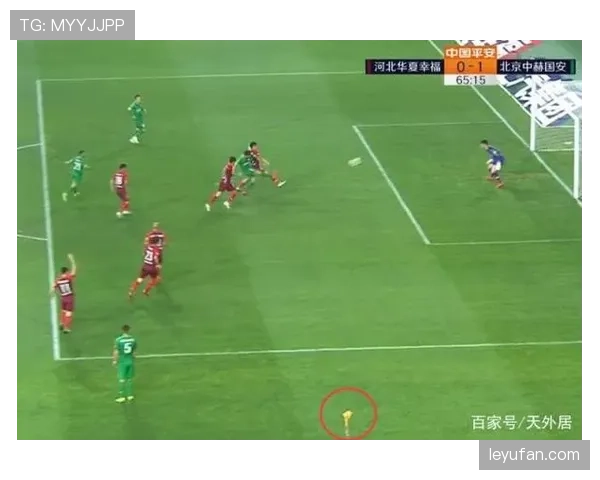 足球边裁职责解析：比赛中判罚与协助裁判的关键规则